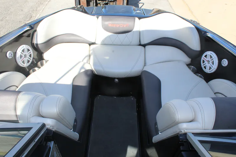 Slide: The Image of MasterCraft X25 2011 - 18