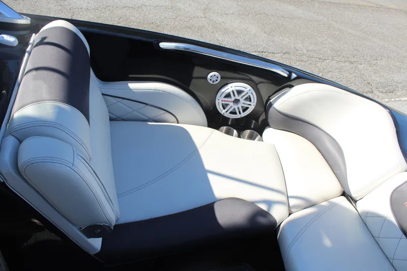 Slide: The Image of MasterCraft X25 2011 - 19