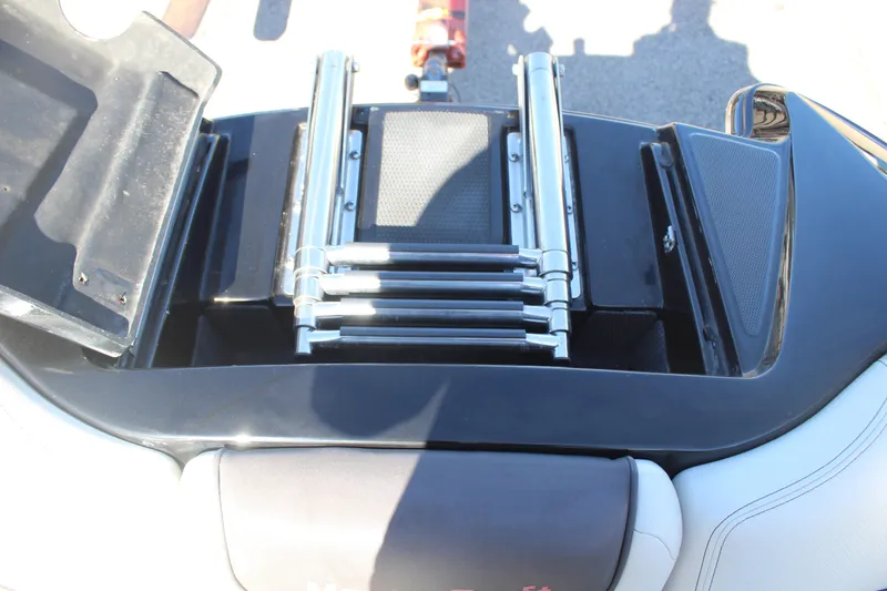 Slide: The Image of MasterCraft X25 2011 - 24