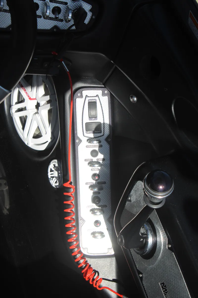 Slide: The Image of MasterCraft X25 2011 - 25