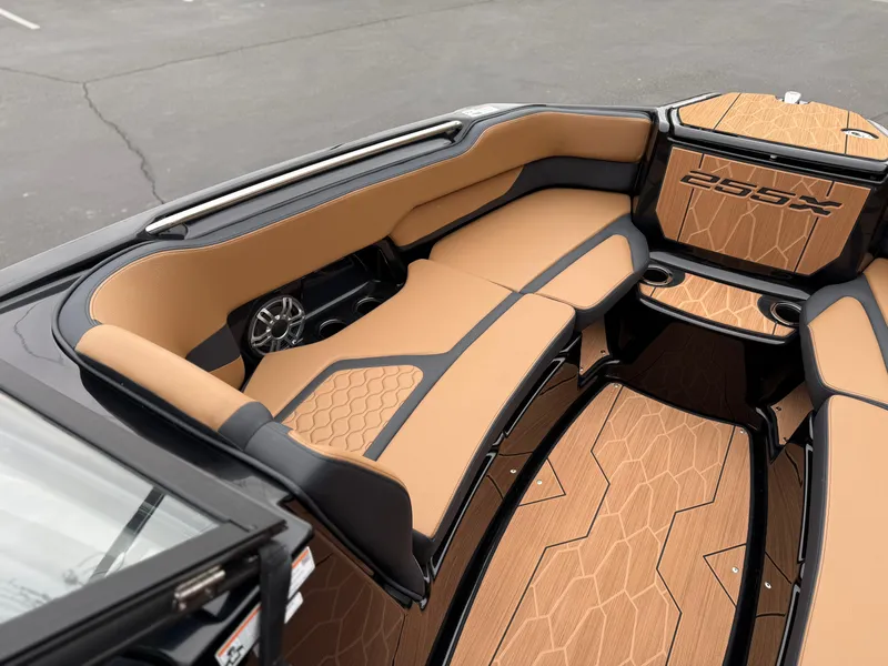 Slide: The Image of Yamaha 255XD 2025 - 65