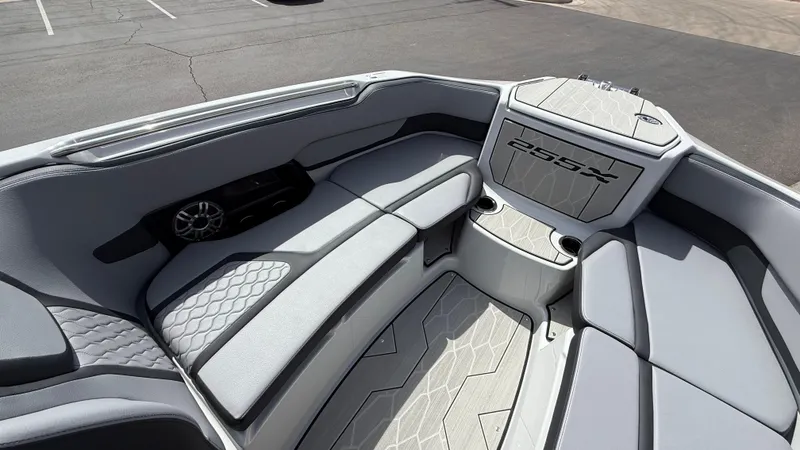 Slide: The Image of Yamaha 255XD 2025 - 65