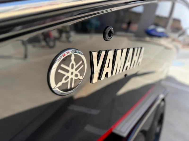 Slide: The Image of 2025 Yamaha Boats 275 SD logo on sleek black exterior. - 20