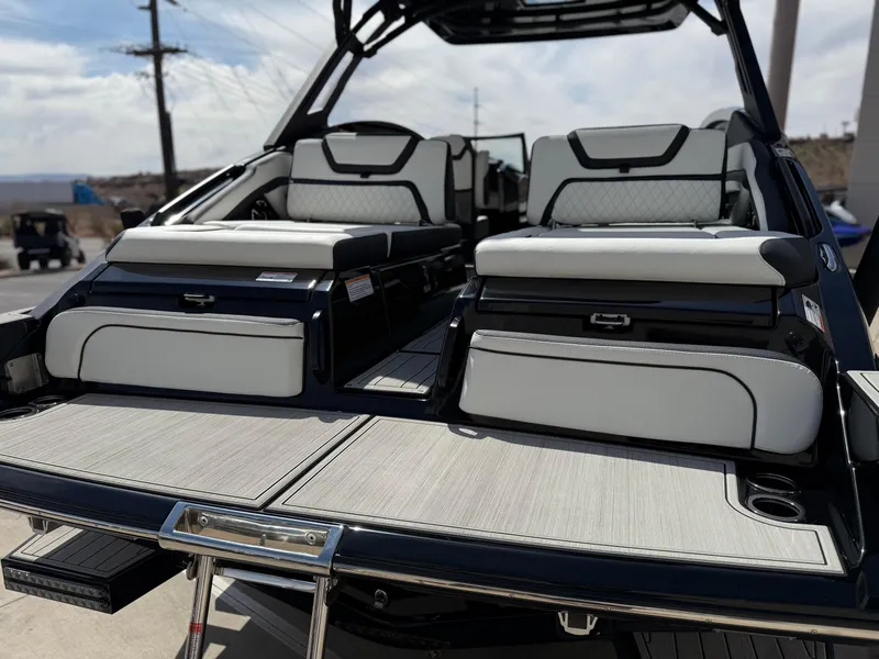 Slide: The Image of 2025 Yamaha Boats 275 SD, luxury seating and deck, outdoor setting. - 25