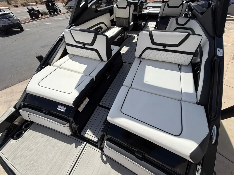 Slide: The Image of 2025 Yamaha Boats 275 SD interior with luxurious seating and modern design. - 36