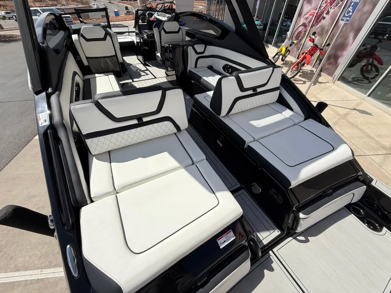 Slide: The Image of 2025 Yamaha Boats 275 SD interior with luxurious white seating and modern design. - 37