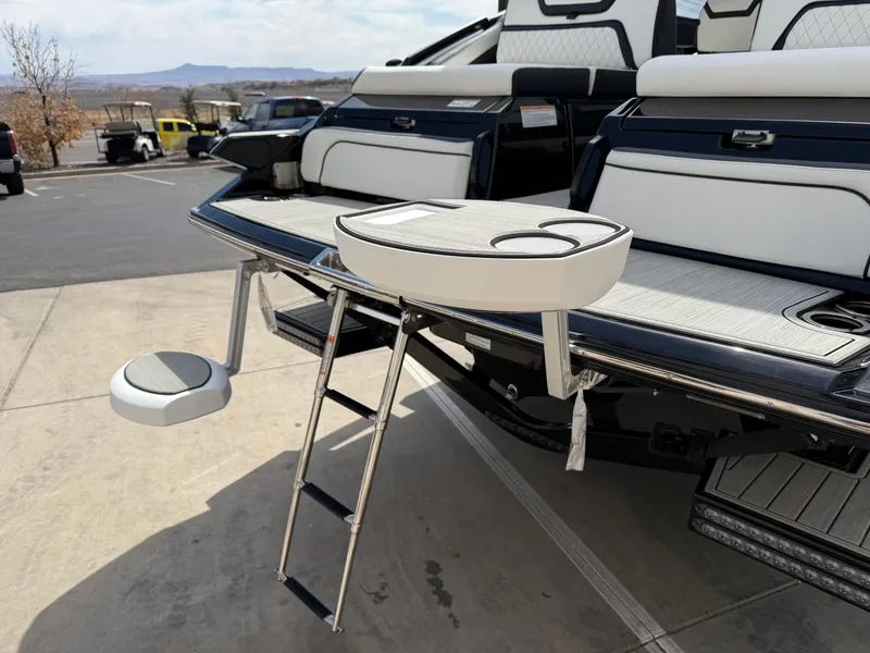 Slide: The Image of 2025 Yamaha Boats 275 SD with swim platform, ladder, and seating area. - 41