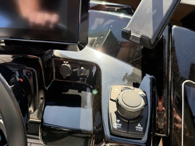 Slide: The Image of Yamaha 275SD 2025 - 80