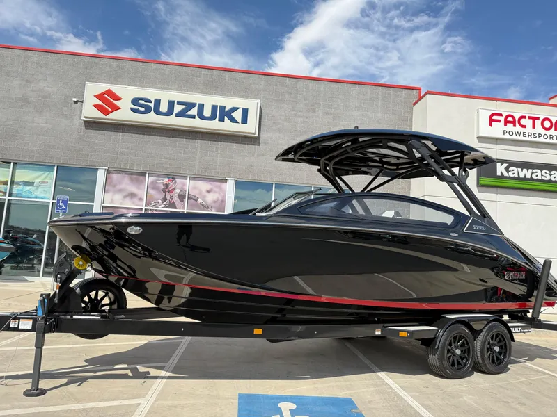 Slide: The Image of 2025 Yamaha Boats 275 SD in black, displayed outside a Suzuki dealership. - 9