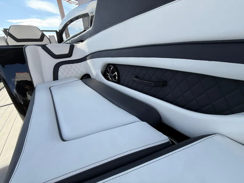 Slide: The Image of Yamaha 275SD 2025 - 95