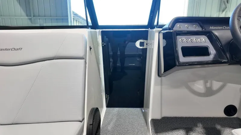 Slide: The Image of MasterCraft NXT24 2025 - 42