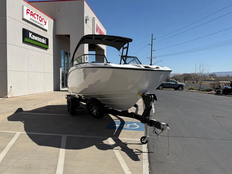 Slide: The Image of 2025 Yamaha Boats AR250 on trailer outside dealership, sunny day. - 20