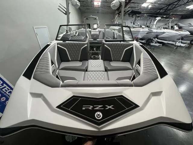 Slide: The Image of Tigé 22RZX 2025 - 4