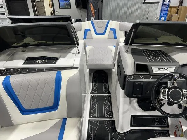 Slide: The Image of Tigé 23ZX 2021 - 14