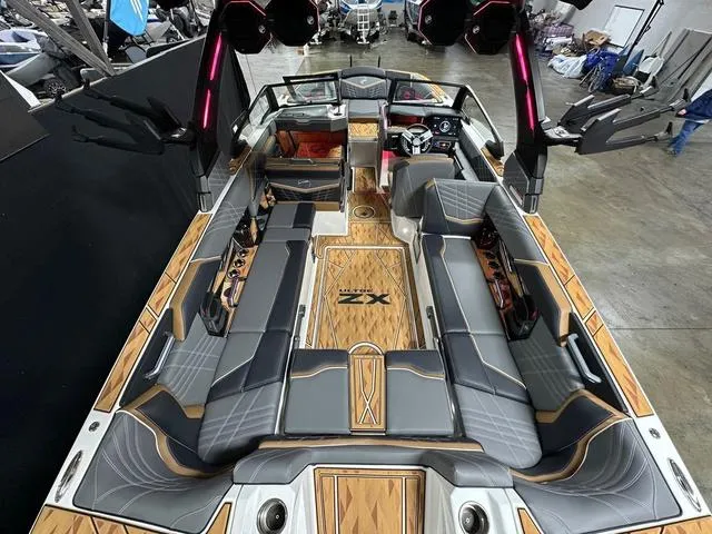 Slide: The Image of Tigé 25ZX 2025 - 11