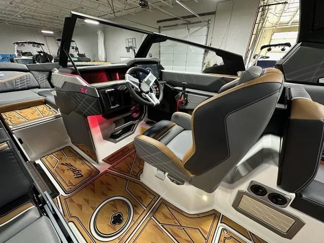 Slide: The Image of Tigé 25ZX 2025 - 15