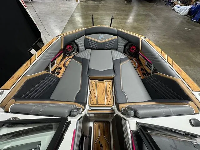 Slide: The Image of Tigé 25ZX 2025 - 18