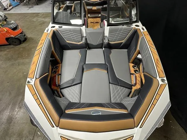 Slide: The Image of Tigé 25ZX 2025 - 19