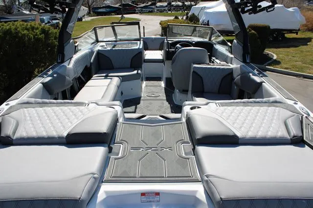 Slide: The Image of Tigé 24RZX 2024 - 10