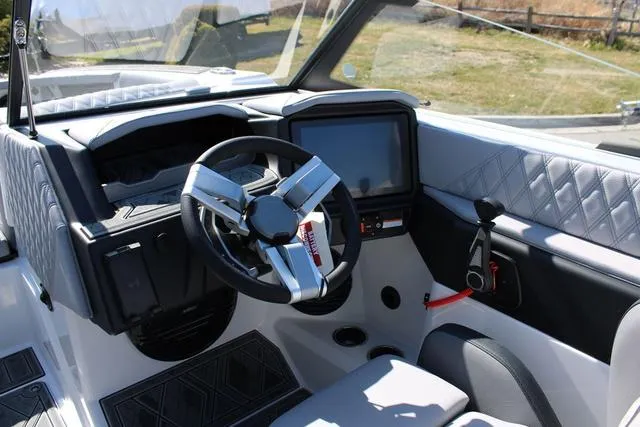 Slide: The Image of Tigé 24RZX 2024 - 12