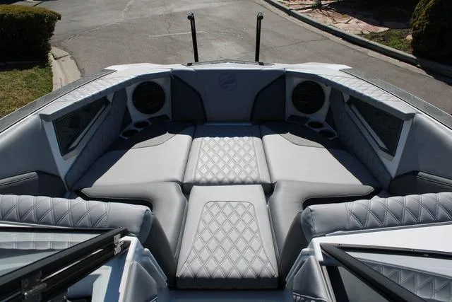 Slide: The Image of Tigé 24RZX 2024 - 13