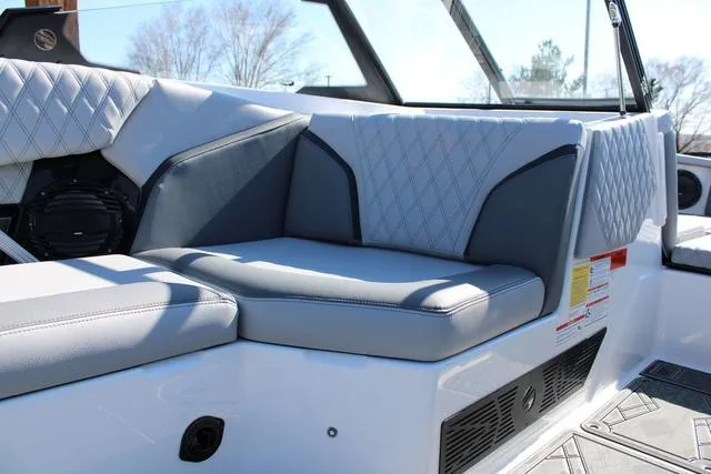 Slide: The Image of Tigé 24RZX 2024 - 14