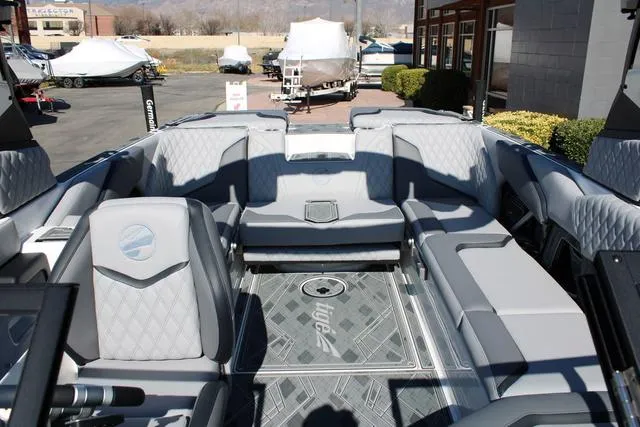 Slide: The Image of Tigé 24RZX 2024 - 16