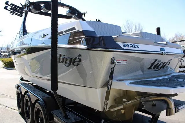 Slide: The Image of Tigé 24RZX 2024 - 5