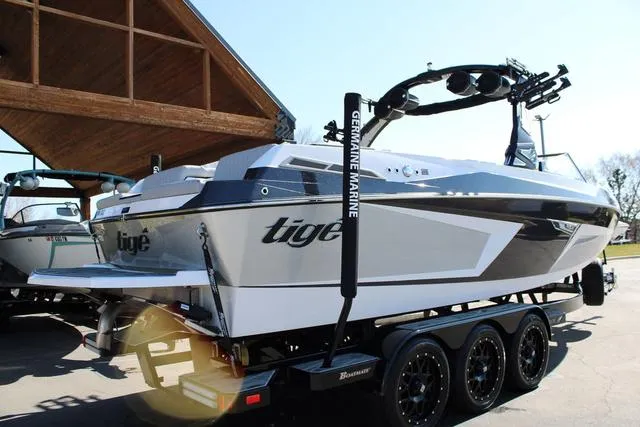 Slide: The Image of Tigé 24RZX 2024 - 7