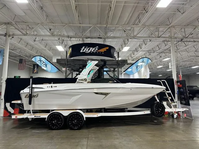 Slide: The Image of Tigé 22RZX 2025 - 1