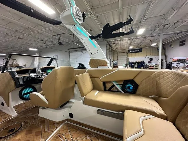 Slide: The Image of Tigé 22RZX 2025 - 12