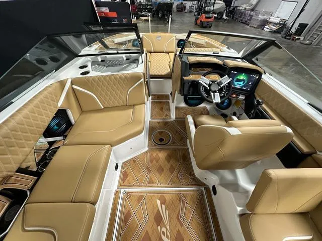 Slide: The Image of Tigé 22RZX 2025 - 13