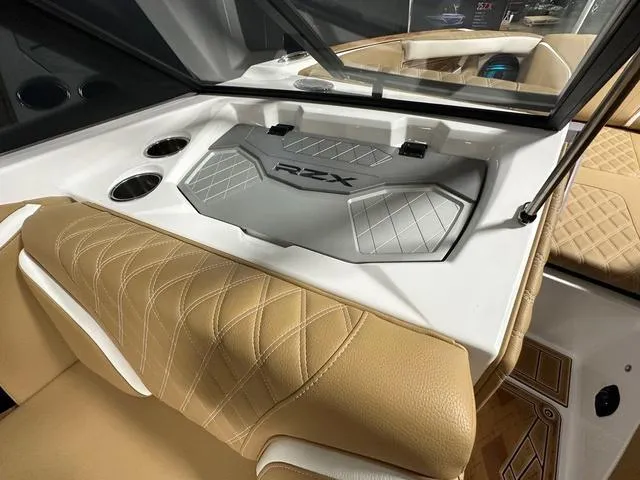 Slide: The Image of Tigé 22RZX 2025 - 17