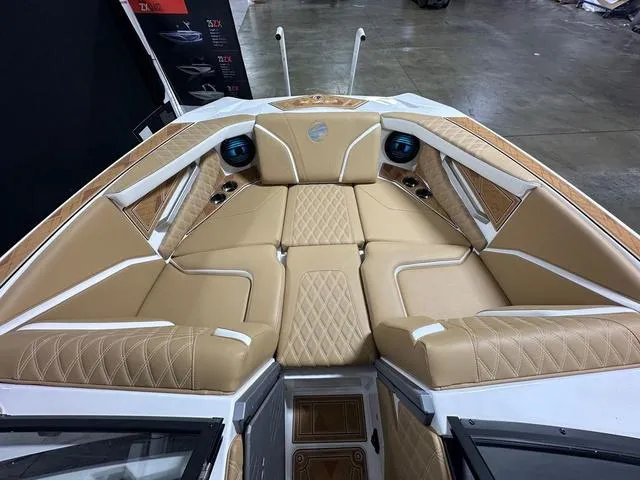 Slide: The Image of Tigé 22RZX 2025 - 18