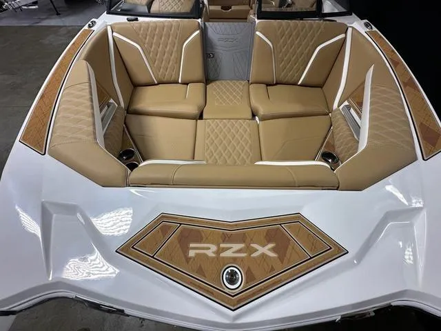 Slide: The Image of Tigé 22RZX 2025 - 19