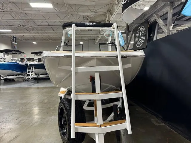 Slide: The Image of Tigé 22RZX 2025 - 3