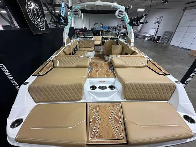 Slide: The Image of Tigé 22RZX 2025 - 7