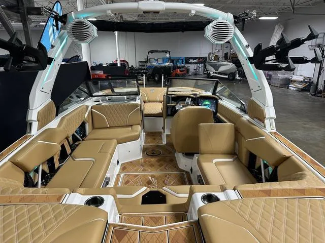 Slide: The Image of Tigé 22RZX 2025 - 9