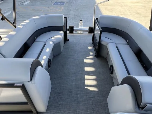 Slide: The Image of Bentley Pontoons Legacy 220 Cruise XL 2024 - 11