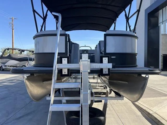 Slide: The Image of Bentley Pontoons Legacy 220 Cruise XL 2024 - 3