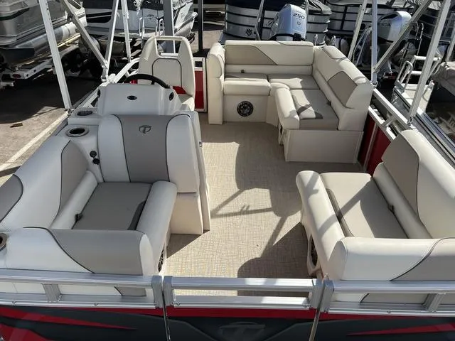 Slide: The Image of Tahoe Sport Cruise 15 FT 2023 - 5