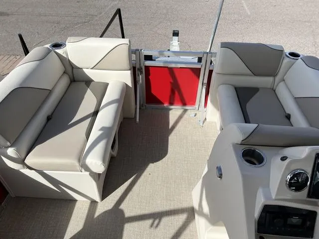 Slide: The Image of Tahoe Sport Cruise 15 FT 2023 - 7