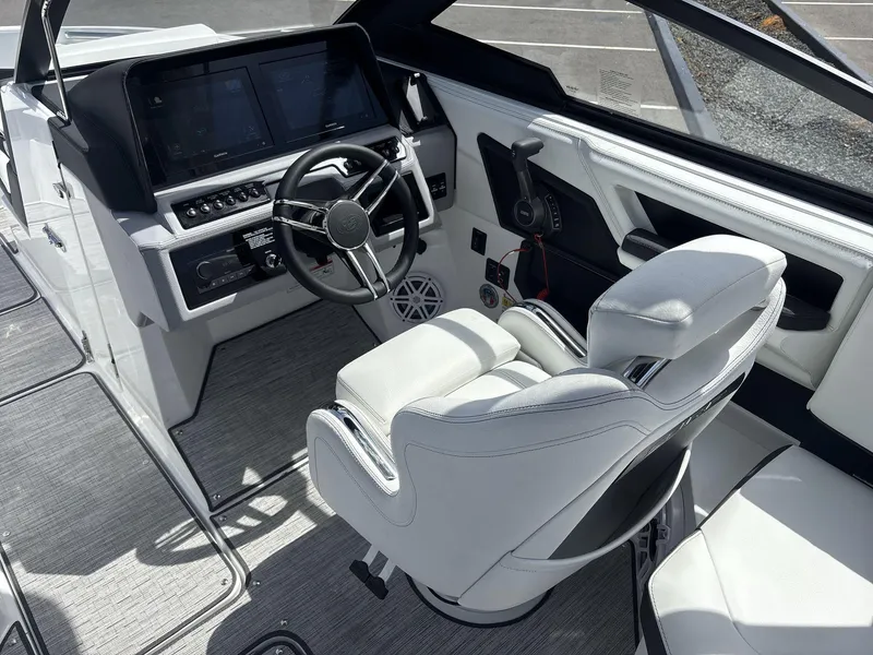 Slide: The Image of Cobalt R6 Surf 2025 - 12