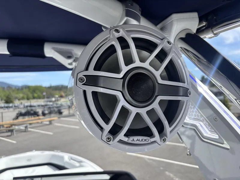 Slide: The Image of Cobalt R6 Surf 2025 - 20