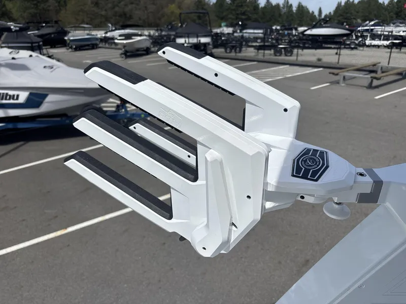 Slide: The Image of Cobalt R6 Surf 2025 - 21