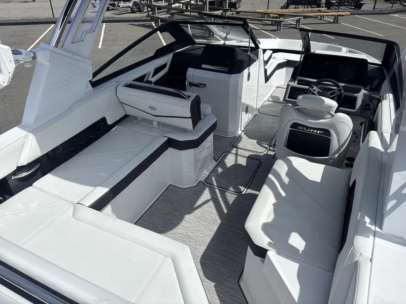 Slide: The Image of Cobalt R6 Surf 2025 - 7