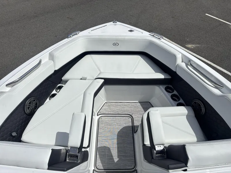 Slide: The Image of Cobalt R6 Surf 2025 - 8