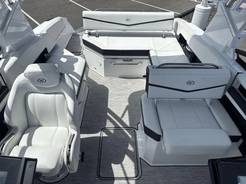 Slide: The Image of Cobalt R6 Surf 2025 - 9