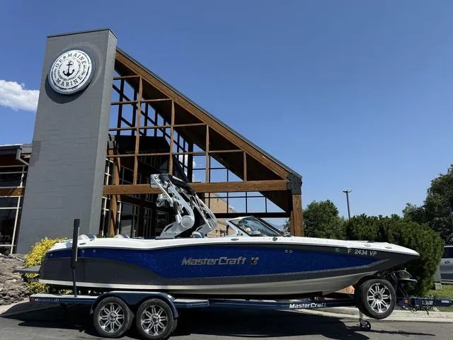 Slide: The Image of MasterCraft X46 2014 - 1