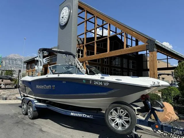 Slide: The Image of MasterCraft X46 2014 - 2